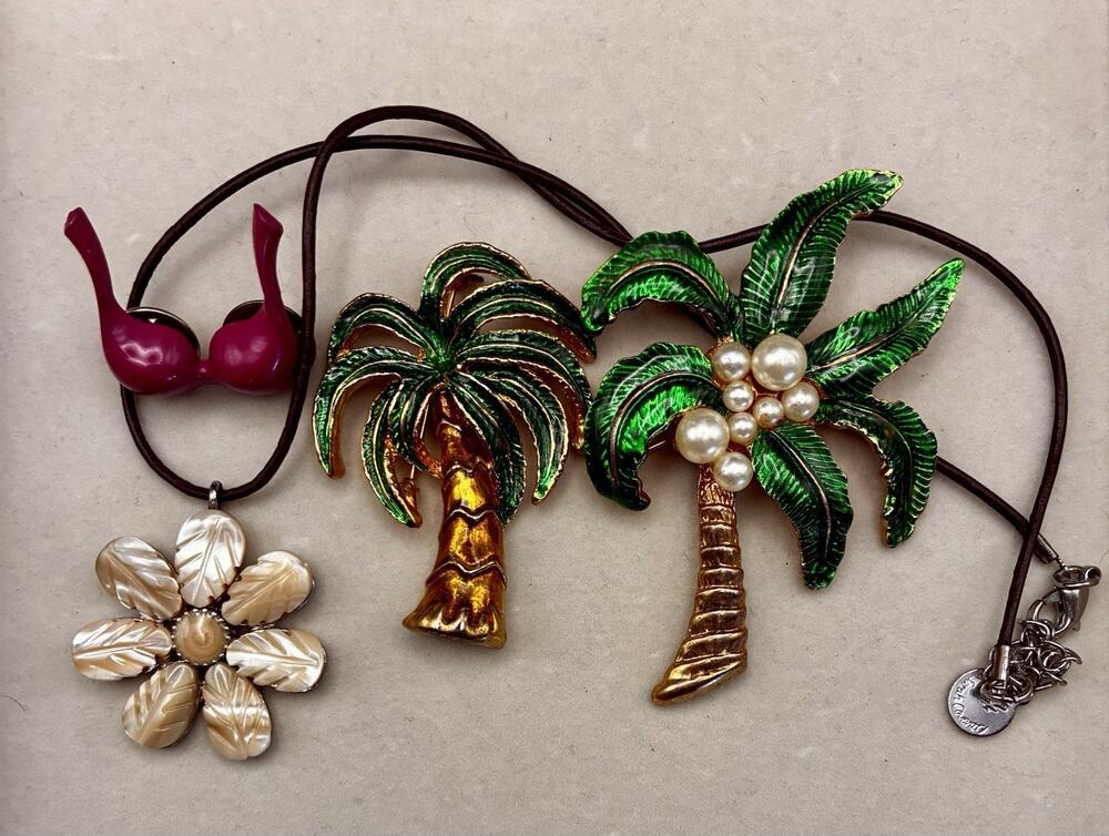 VTG Goldtone Palm Tree Green Enamel Faux Pearls Pin, bikini top, Sara Coventry